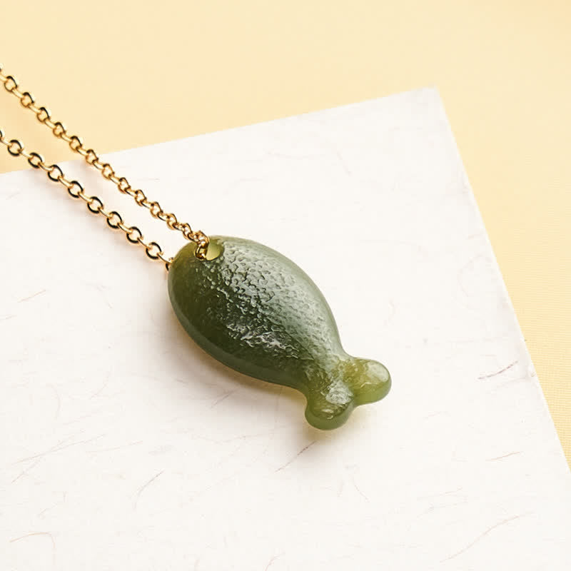 Buddha Stones Handgesneden Ketting met jademotief, afbeelding van een klein visje dat geluk brengt. - image 1