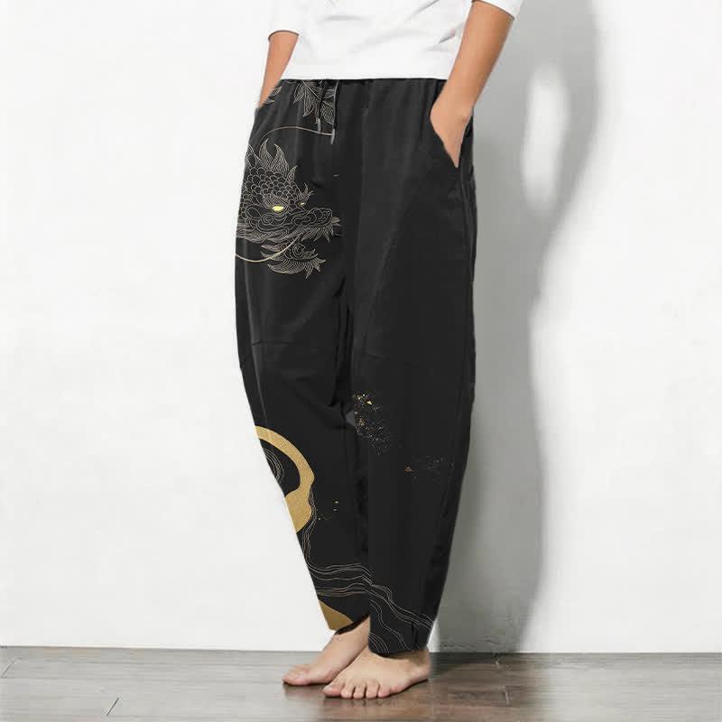 Buddha Stones Herenbroek van 100% Cotton met gouden draak-, wolk- en golfpatroon, trekkoord en taps toelopende pijpen, inclusief Zakken. - image 1