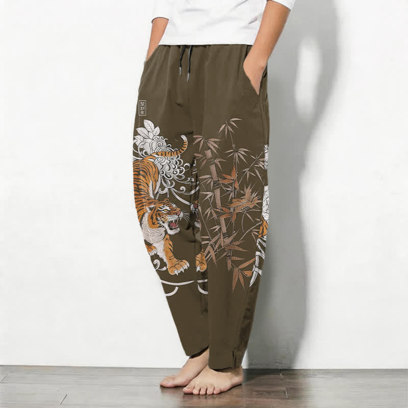 Buddha Stones Getailleerde herenbroek van 100% Cotton met Zakken en zakken, met een brullende tijger en bamboeprint. - image 1