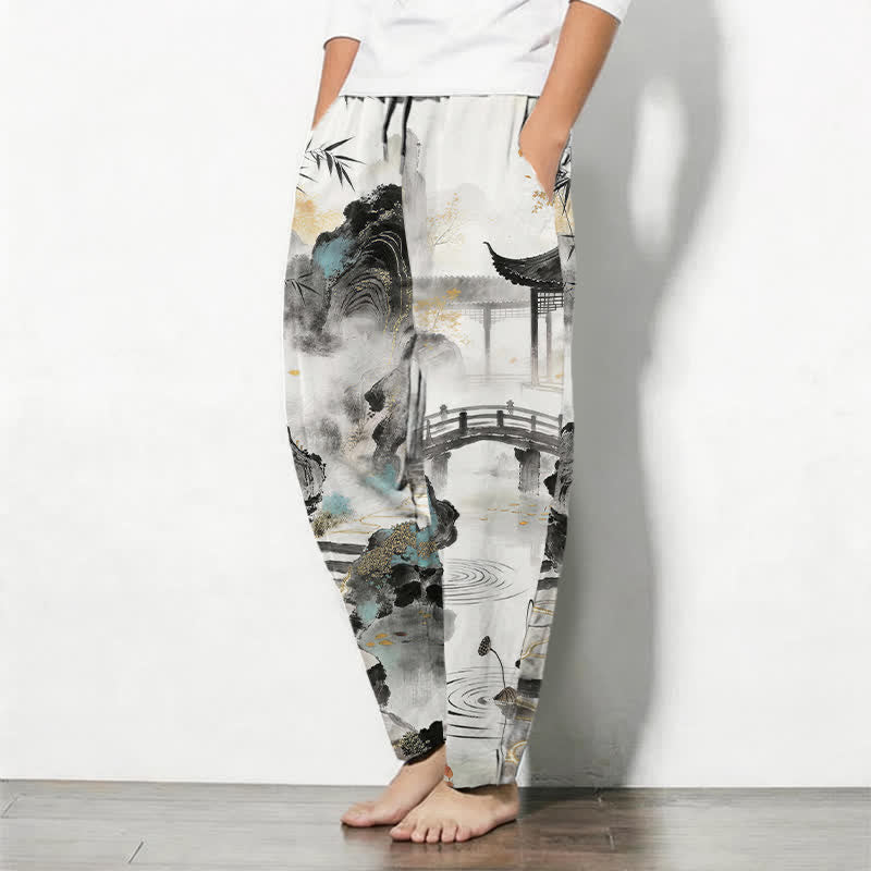 Buddha Stones Taps toelopende herenbroek met Zakken , bedrukt met een landschaps- en bamboepatroon van 100% Cotton. - image 1
