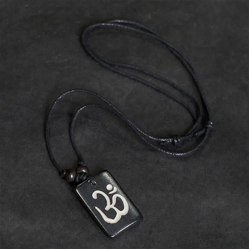 Buddha Stones Handgesneden OM Tibetaanse mindfulness hanger Ketting van beenkraal - image 1