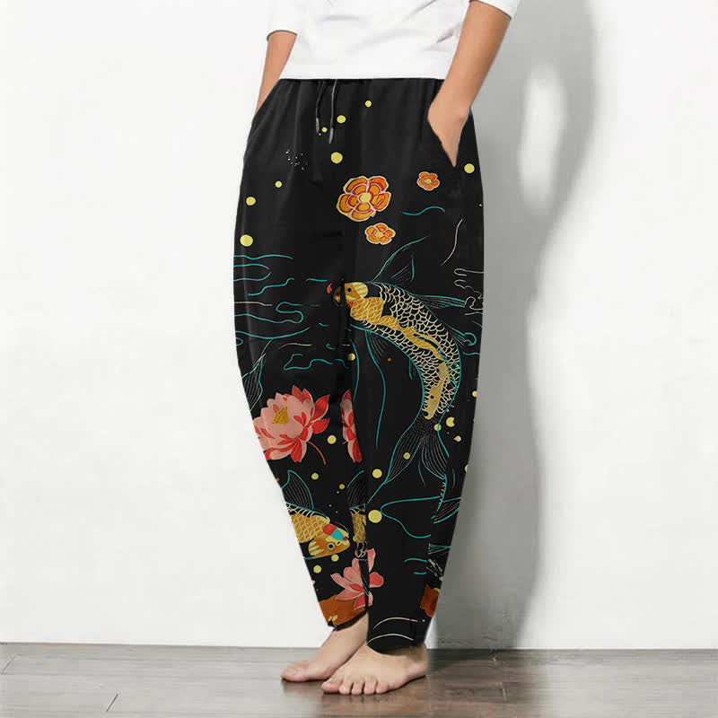 Buddha Stones Herenbroek van 100% Cotton met gouden koi- en lotusgolfpatroon, trekkoord en taps toelopende pijpen, inclusief Zakken. - image 1