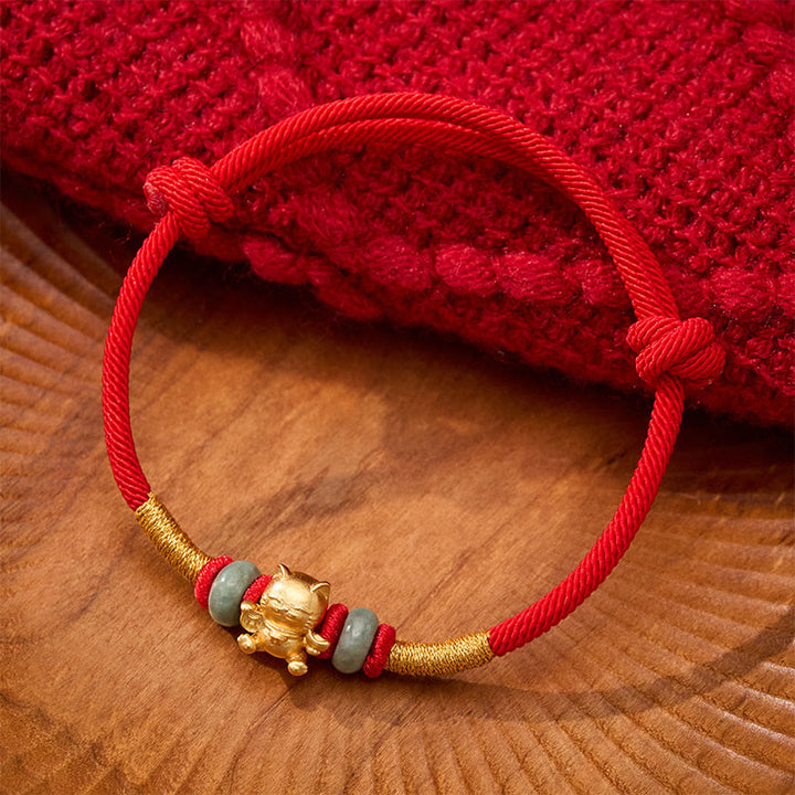 Buddha Stones Handgeweven armband met rode koordjes en gelukskatjes- Armband. - Rode draad - image 0