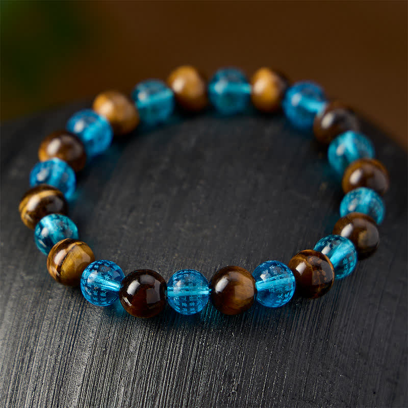 Buddha Stones Ronde Armband met tijgeroogblauwe Liuli-glaskralen en de tekst &