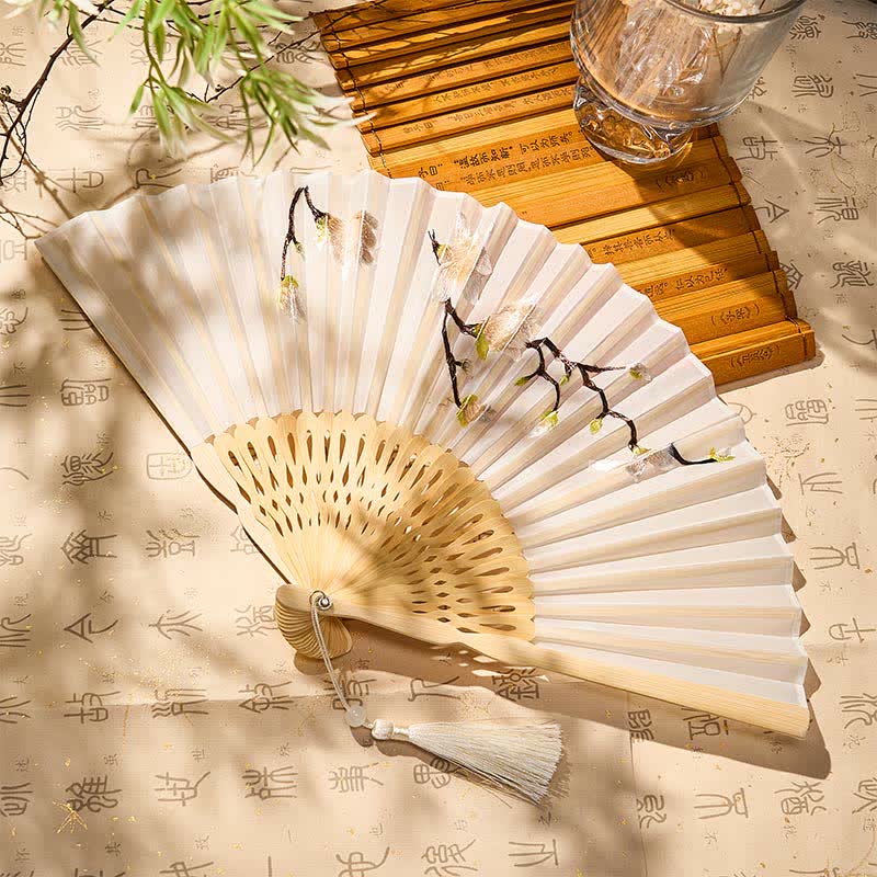 Buddha Stones Beige Magnolia Bloemen Elegante Bamboe Waaier 21 cm - image 1