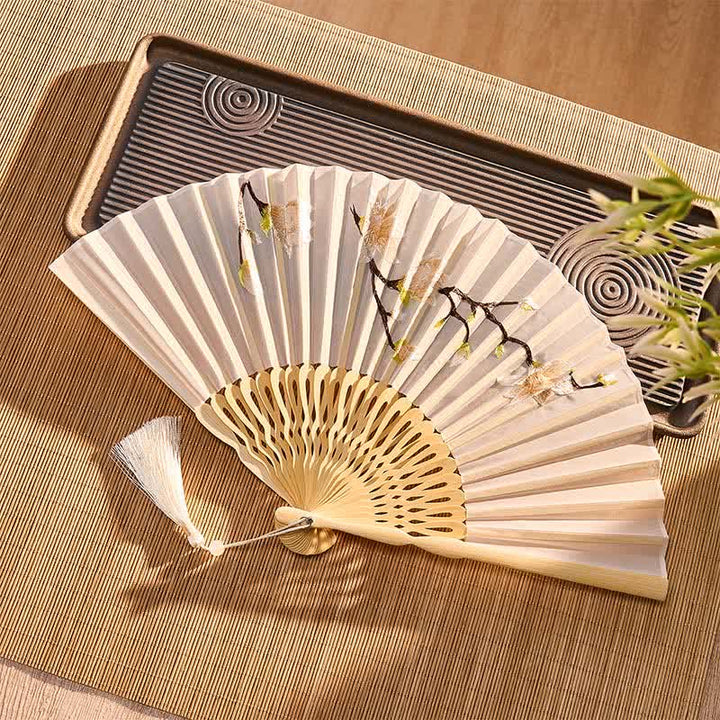 Buddha Stones Beige Magnolia Bloemen Elegante Bamboe Waaier 21 cm - image 4