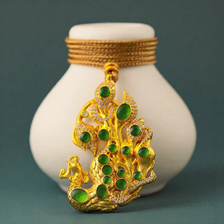 Buddha Stones Verguld messing Ketting met pauwmotief, symbool voor zelfvertrouwen. - image 2