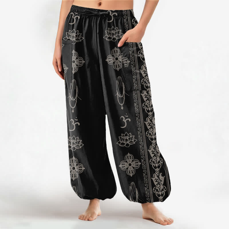 Buddha Stones Dames harembroek met elastische Taille en Zakken , bedrukt met katoenen lotusbloemen, dubbel Dorje Vajra Namaste OM-patroon. - Zwart - US16, UK/AU20, EU48 (3XL) - image 0