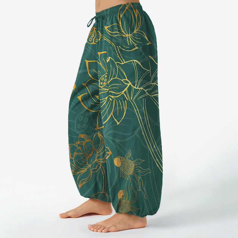 Buddha Stones Dames harembroek met elastische Taille en Zakken , bedrukt met katoenen gouden lotus- en koivissenpatroon. - image 1