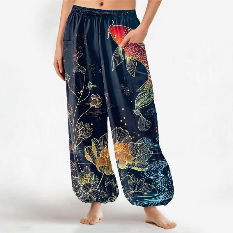 Buddha Stones Dames harembroek met elastische Taille en Zakken , bedrukt met katoenen koivissen en lotusbloemen. - Marine - US16, UK/AU20, EU48 (3XL) - image 0