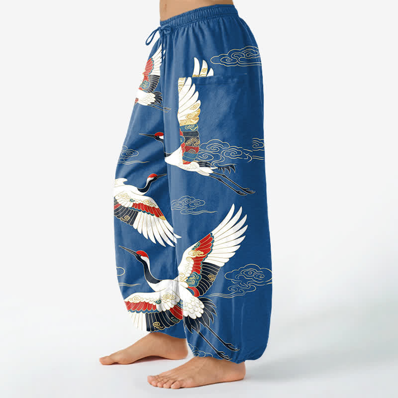 Buddha Stones Dames harembroek met elastische Taille en Zakken , met een oosters kraanvogel- en wolkenpatroon. - image 1