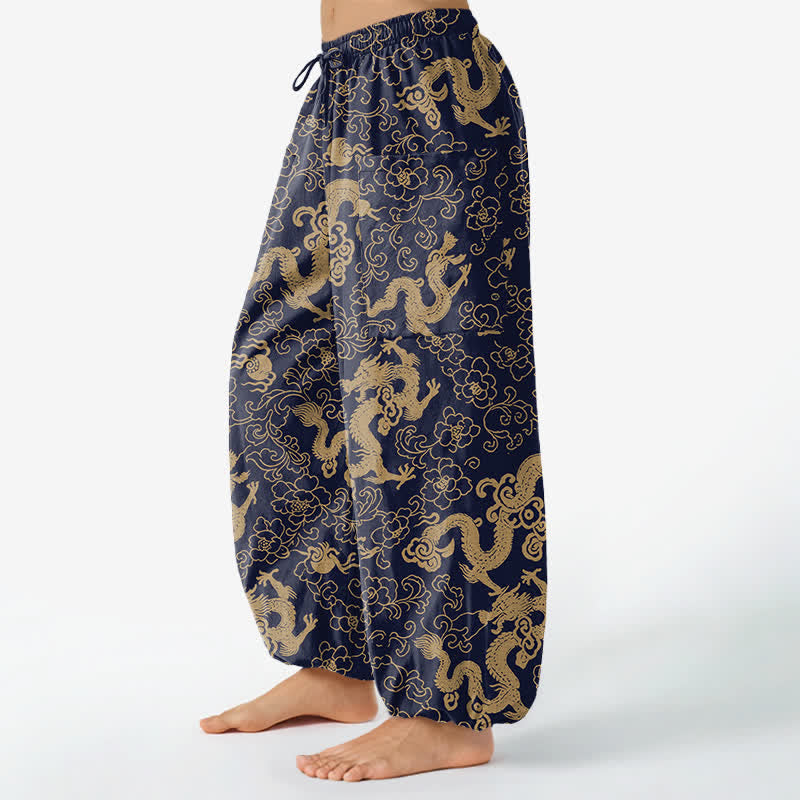 Buddha Stones Dames harembroek met elastische Taille en Zakken , gemaakt van katoen met een gouden drakenbloemenpatroon. - image 1