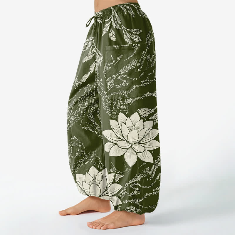 Buddha Stones Dames harembroek met elastische Taille en Zakken , gemaakt van katoen met olijfgroen lotusbloemmotief. - image 1