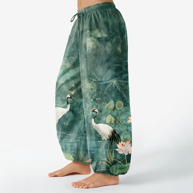 Buddha Stones Dames harembroek met elastische Taille en Zakken , met een oosters kraanvogel- en lotuspatroon. - image 1