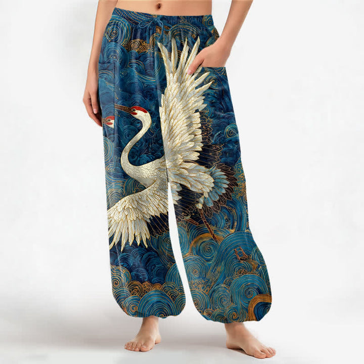 Buddha Stones Dames harembroek met elastische Taille en Zakken , met gouden kraanvogel-golfpatroon. - Middenblauw - US16, UK/AU20, EU48 (3XL) - image 0