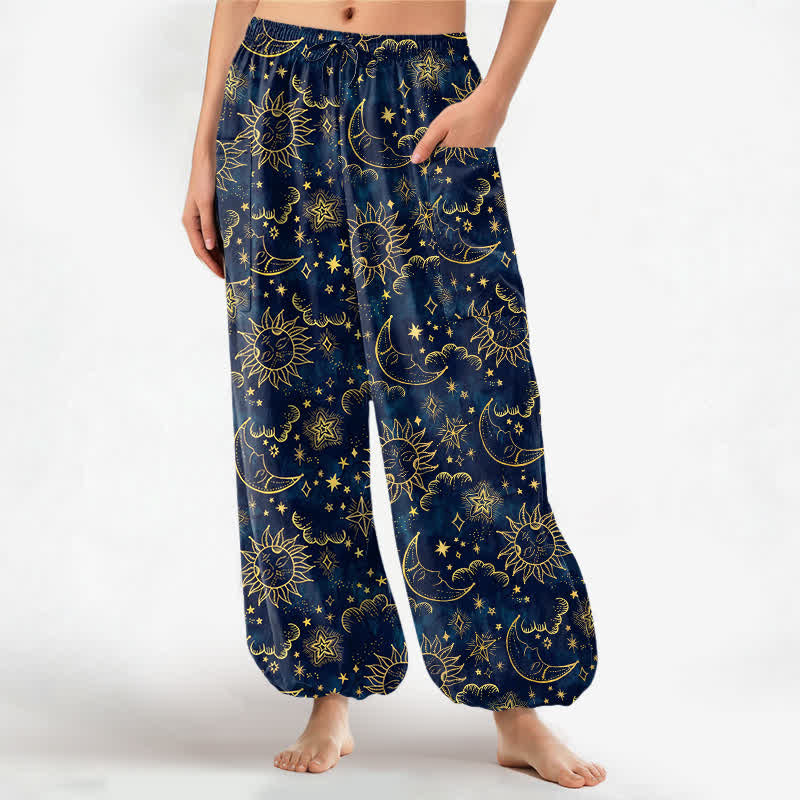 Buddha Stones Dames harembroek met elastische Taille en Zakken , bedrukt met een patroon van zon, maan en sterren, gemaakt van katoen. - Marine - US16, UK/AU20, EU48 (3XL) - image 0