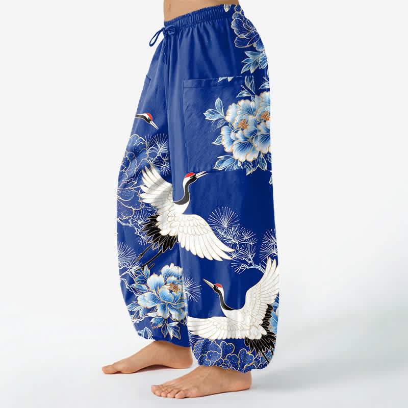 Buddha Stones Dames harembroek met elastische Taille en Zakken , met een patroon van katoenen oosterse kraanvogels en pioenrozen. - image 1