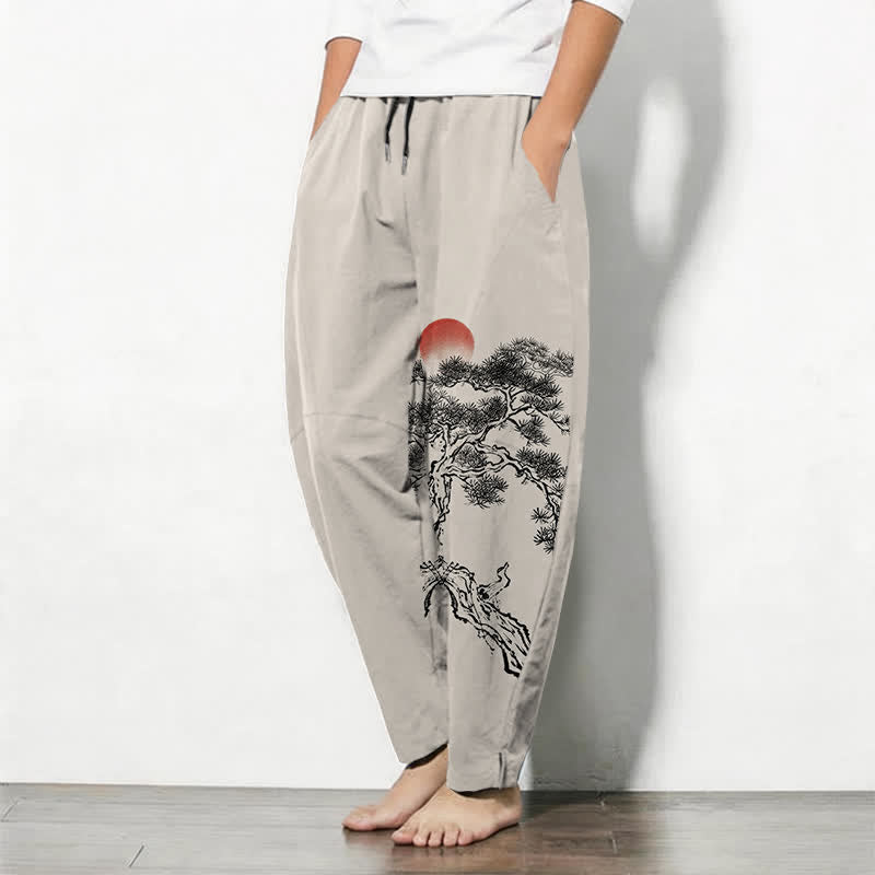 Buddha Stones Taps toelopende herenbroek van 100% Cotton met trekkoord, dennenboom- en rode zonpatroon en Zakken. - image 1