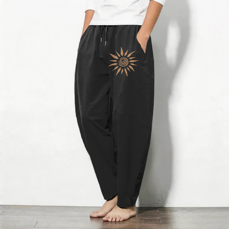 Buddha Stones Taps toelopende herenbroek van 100% Cotton met zonnespiraalpatroon, trekkoord en Zakken. - image 1