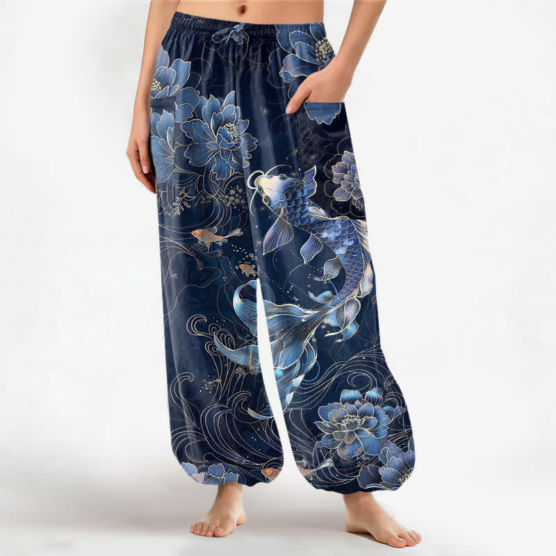 Buddha Stones Dames harembroek met elastische Taille en Zakken , met artistiek patroon van katoenen koi en pioenrozen. - Marine - US16, UK/AU20, EU48 (3XL) - image 0