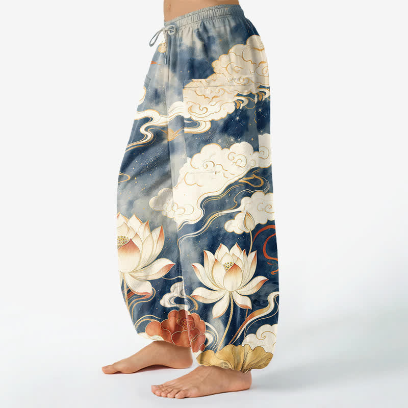 Buddha Stones Dames harembroek met elastische Taille en Zakken , gemaakt van katoen met een oosters lotuswolkenpatroon. - image 1
