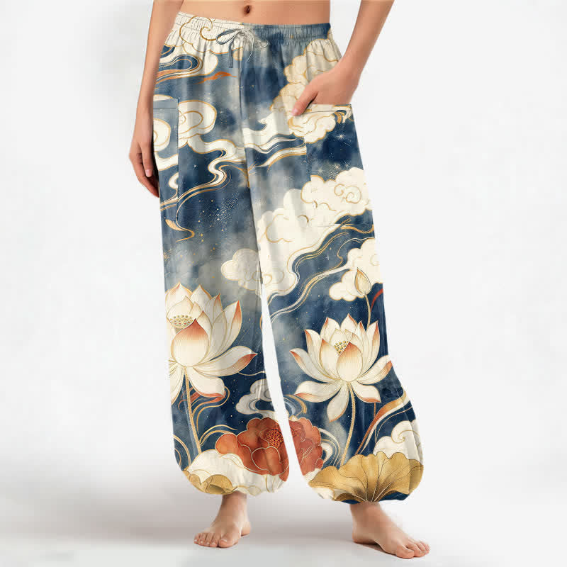 Buddha Stones Dames harembroek met elastische Taille en Zakken , gemaakt van katoen met een oosters lotuswolkenpatroon. - Marine - US16, UK/AU20, EU48 (3XL) - image 0