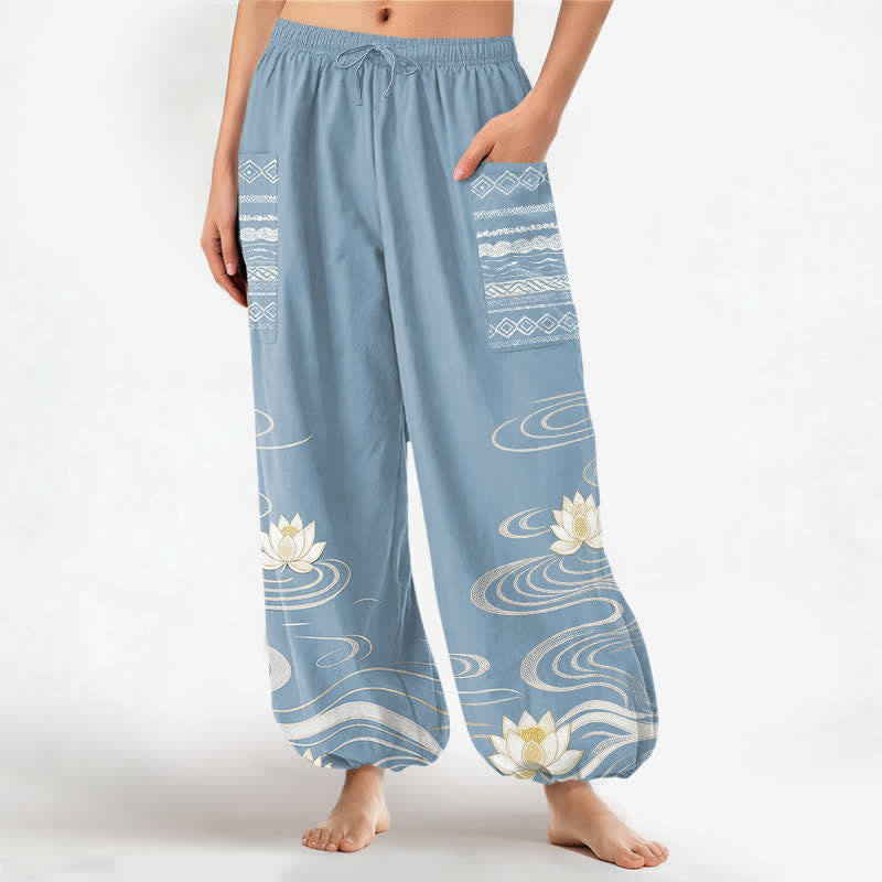 Buddha Stones Dames harembroek met elastische Taille en Zakken , gemaakt van katoen met een lotus-rimpelpatroon. - Licht Hemelsblauw - US16, UK/AU20, EU48 (3XL) - image 0