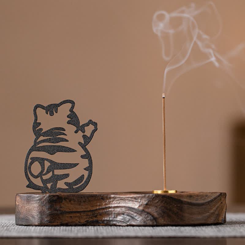 Buddha Stones Vintage ijzeren kattenlamp met houten voet en ingebouwde Wierook voor meditatie - Kat's rug - image 1