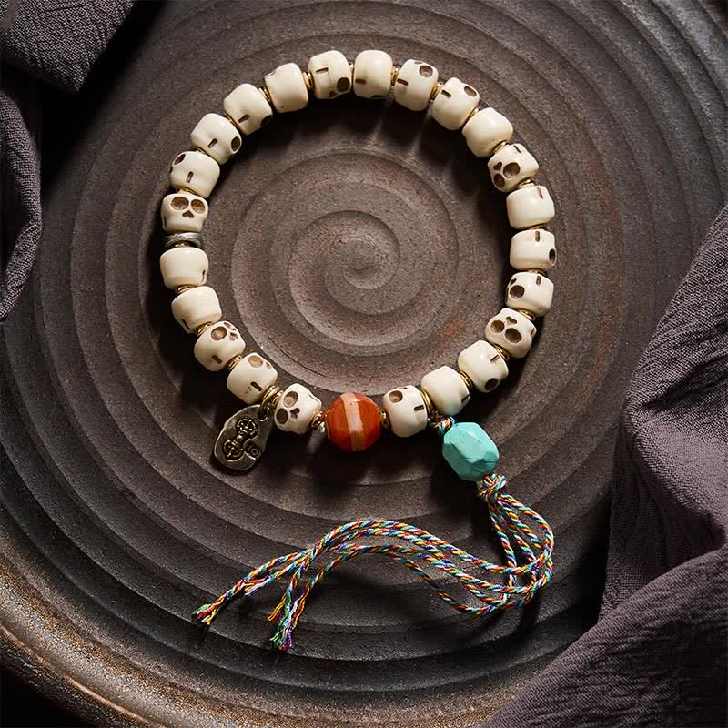 Buddha Stones Tibetaanse bottenkralen Armband met schedelpatroon van de Heer van het Lijkenbos. - image 1