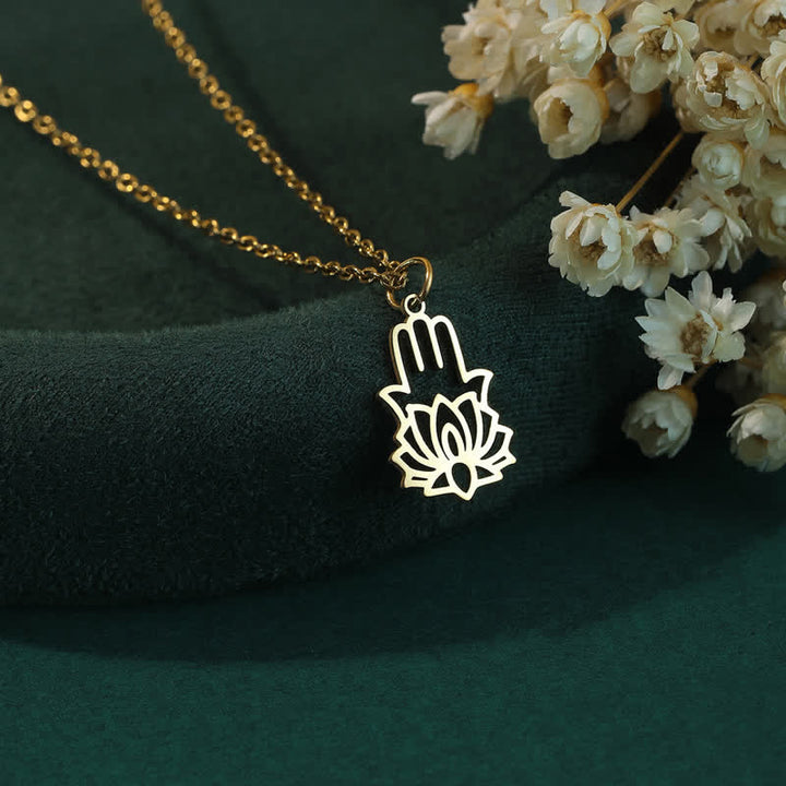 Buddha Stones Ketting met Lotus Hamsa van titaniumstaal - Goud - image 3