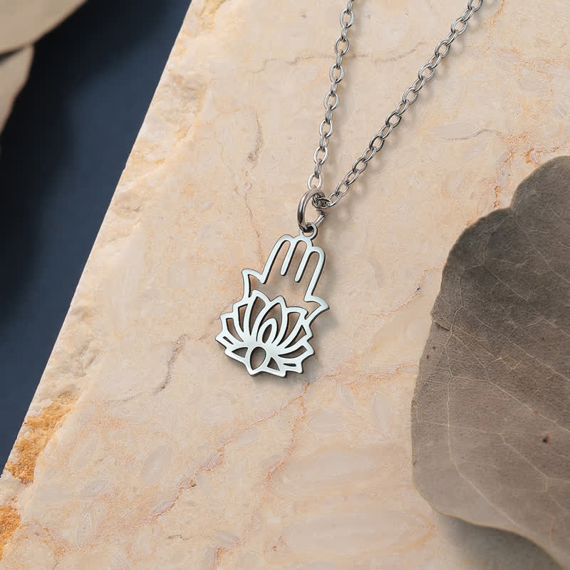 Buddha Stones Ketting met Lotus Hamsa van titaniumstaal - image 1