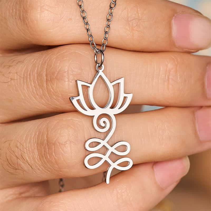 Buddha Stones Minimalistische hanger met uitgesneden lotusbloem van titaniumstaal, een zogenaamde &