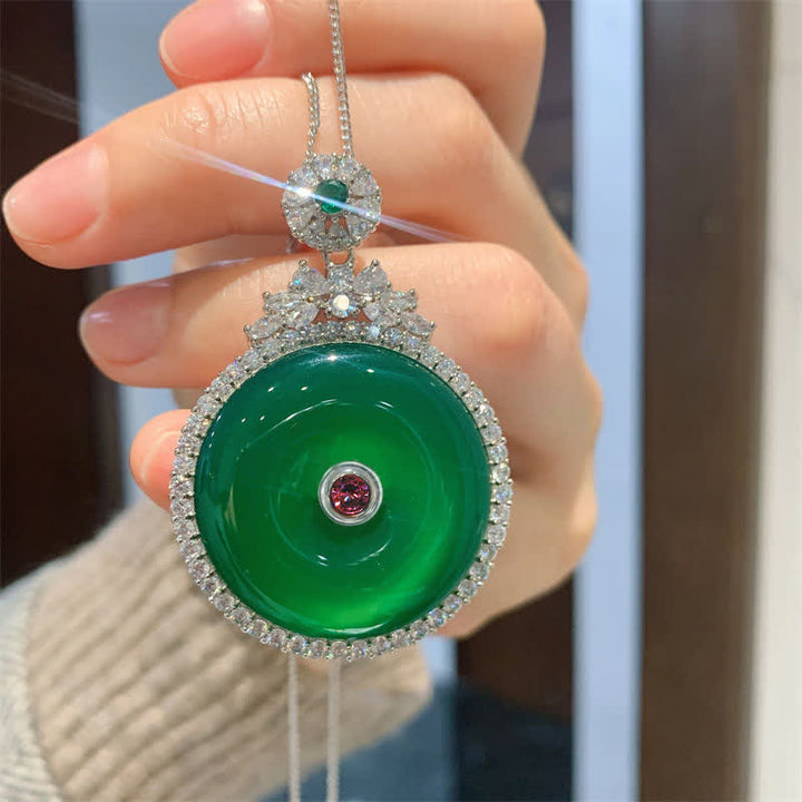 Buddha Stones Ronde hanger van groene chalcedoon met vredesgesp, Ketting voor kracht. - Groene chalcedoon (Kracht♥Moed) - image 0