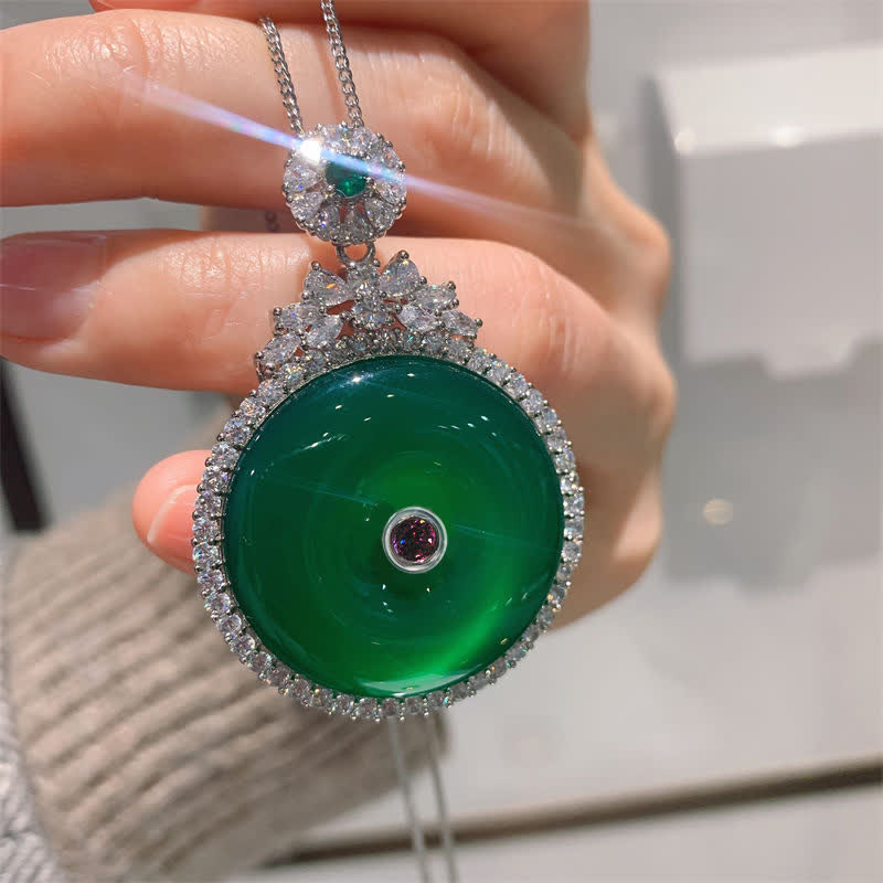 Buddha Stones Ronde hanger van groene chalcedoon met vredesgesp, Ketting voor kracht. - image 3