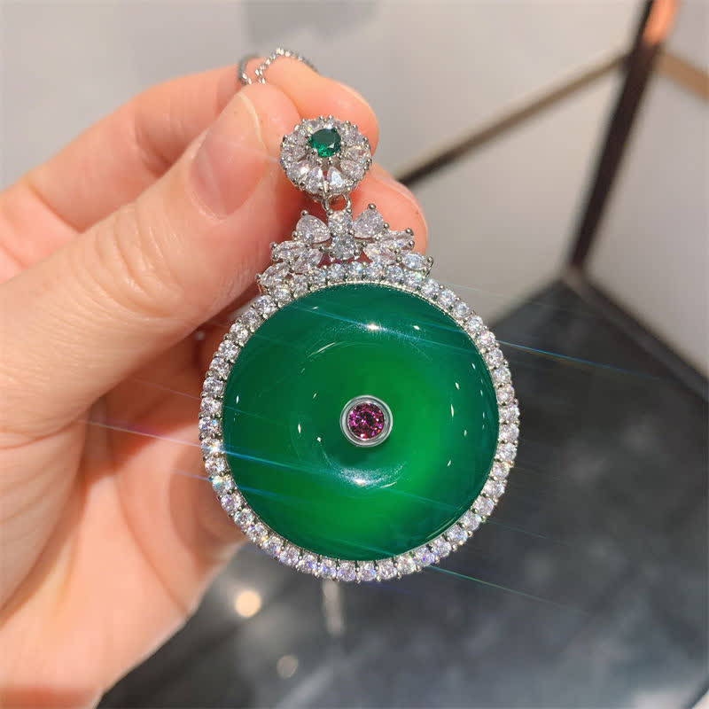 Buddha Stones Ronde hanger van groene chalcedoon met vredesgesp, Ketting voor kracht. - image 2