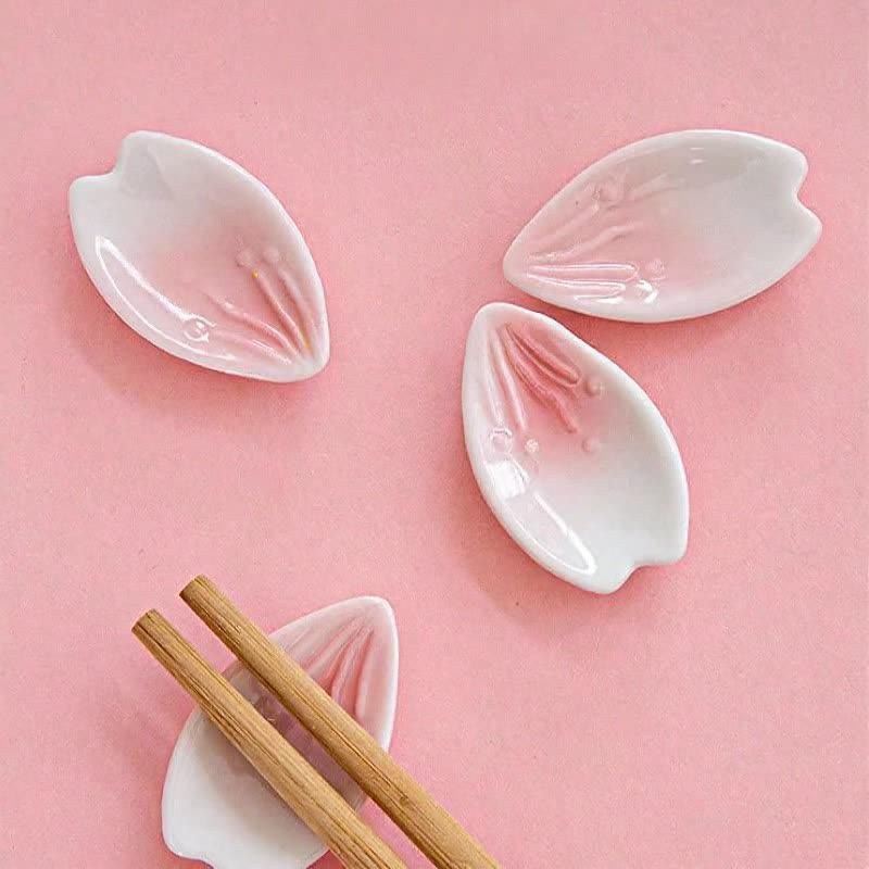 Buddha Stones Roze Sakura-bloemblaadje keramische eetstokjeshouder in Japanse stijl, elegant en elegant. - Eén bloemblaadje - image 0