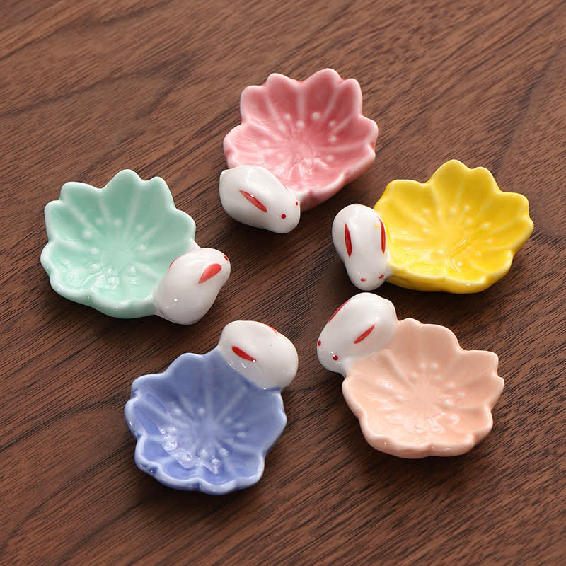 Buddha Stones Kleine keramische eetstokjeshouder in Sakura-konijnstijl - image 0