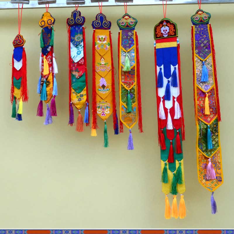 Lotusbloem, acht gelukssymbolen, meditatie, verlichting, kleurrijke kwastjes, muurdecoratie - image 0