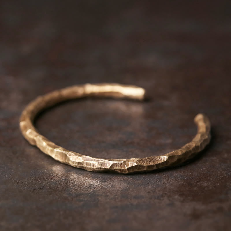 Buddha Stones Bangle armband met reliëfstructuur en koperen Manchetarmband - 63 mm - image 0