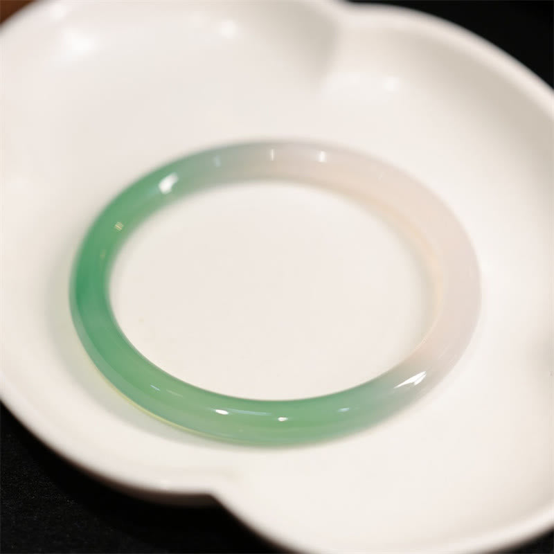 Buddha Stones Natuurlijke witte en groene chalcedoon Bangle positieve Manchetarmband - image 1