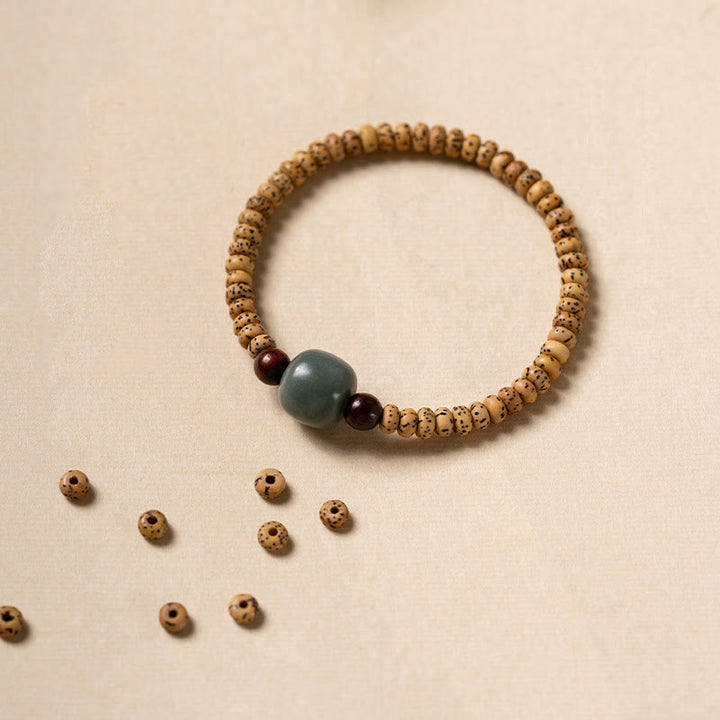 Buddha Stones Armband van Bodhizaad, kleine blaadjes en rood sandelhout. - image 1