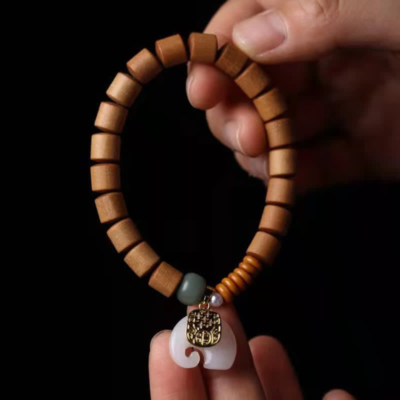 Buddha Stones Armband van sandelhout en jade met olifantje - image 1