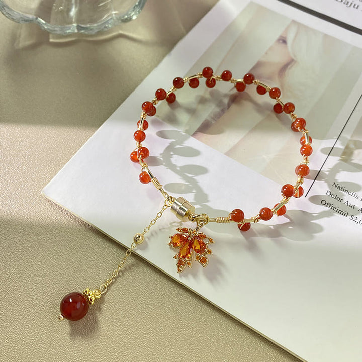 Buddha Stones Armband met gelukshanger in de vorm van een rood esdoornblad - image 2