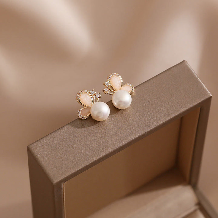 Buddha Stones Oorbellen met parels, vlinders en de tekst "Love Freedom", verguld met 18 karaats goud. - Parelvlinder - image 0