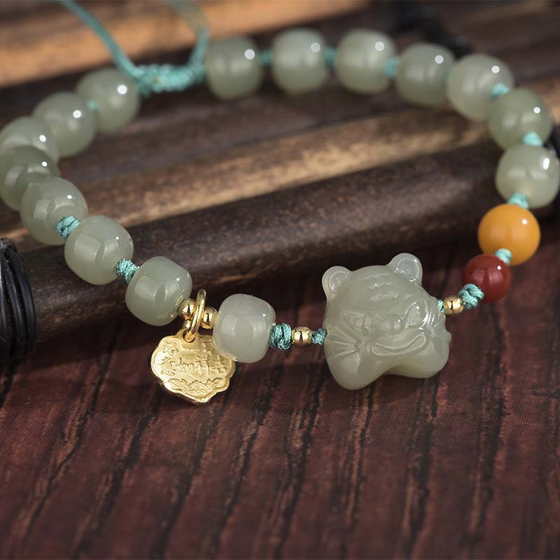 Armband met Chinese dierenriemteken van tijger en jade, een zegeningskoord. - image 1