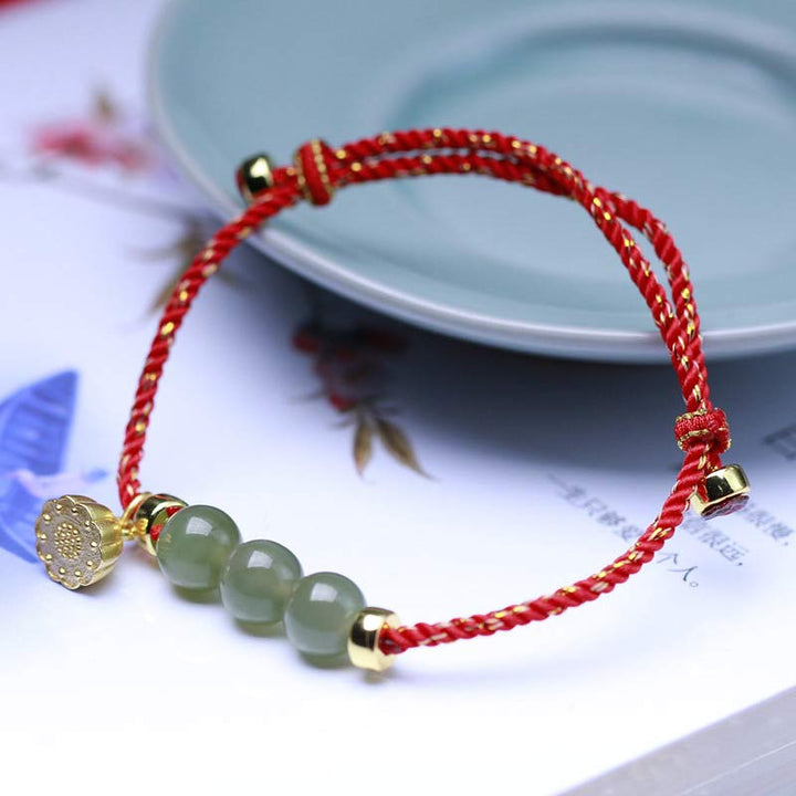 Buddha Stones Armband van natuurlijk jade, lotuszaad en rood koord. - Kleurrijk (Polsomtrek 14-20 cm) - image 0