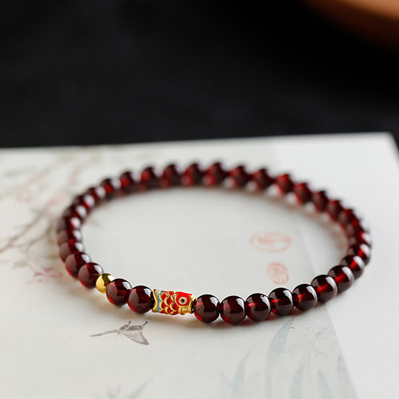 Buddha Stones 999 Gouden Koi Vis Armband met Natuurlijke Granaat - 5 mm - Granaat &amp; Goud Koivis - 17 cm - image 0
