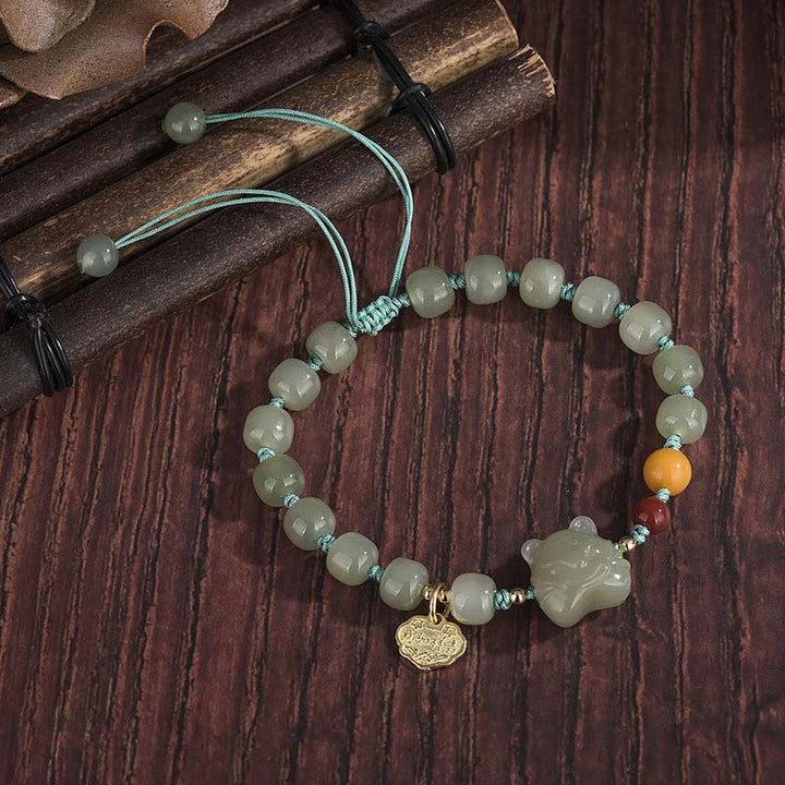 Armband met Chinese dierenriemteken van tijger en jade, een zegeningskoord. - image 3