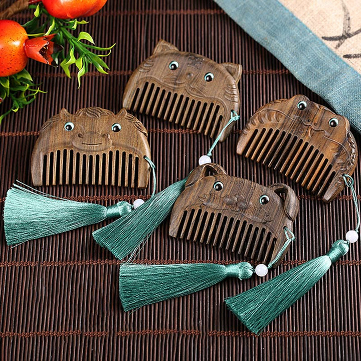 Mini draagbare Kam met Chinese dierenriem, gemaakt van groen sandelhout, met de tekst &