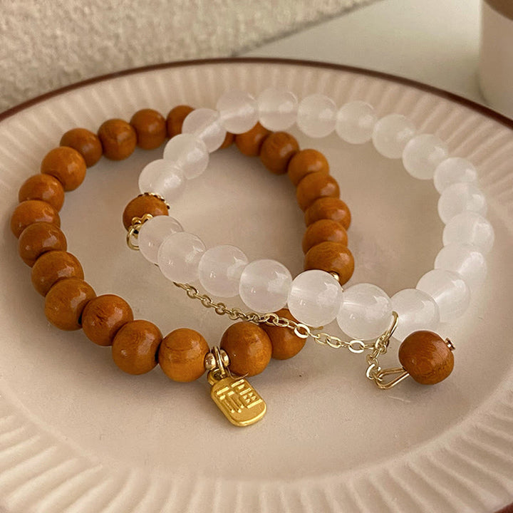 Buddha Stones Armband met bedeltje van sandelhout, kattenoog en Fu-figuur. - image 1